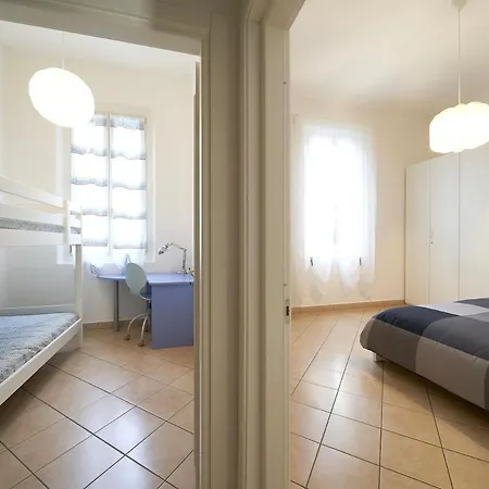 公寓 Careggi Garden Flat *