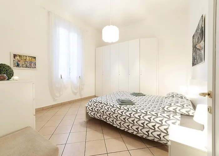 Careggi Garden Flat アパート