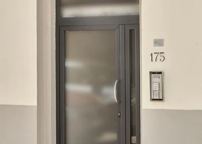 Careggi Garden Flat アパート