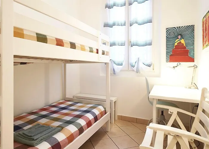 Careggi Garden Flat アパート