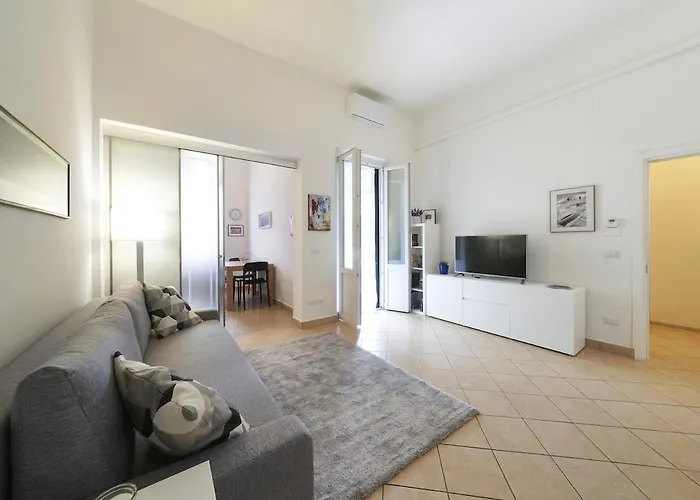 Careggi Garden Flat アパート